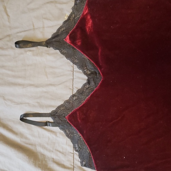 No Comment Wine Velvet Tank - Picture 2 of 5